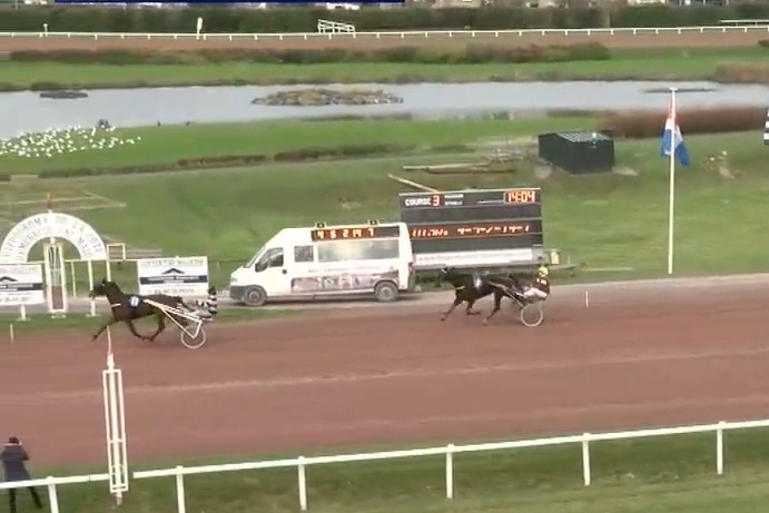 KARIOLA DE LOU (Sam Bourbon-Vikivera de Lou)..