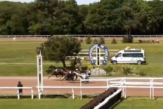 KARIOLA DE LOU (Sam bourbon-Vikivera de Lou)...